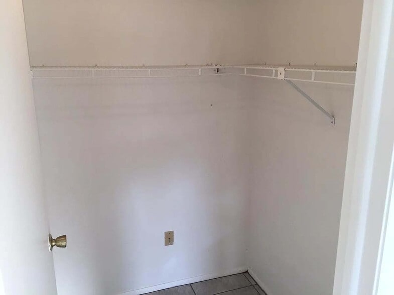 MBR Closet - 127 Camphor Cir