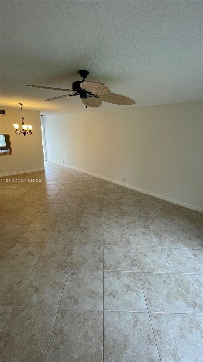 Building Photo - 110 Lake Meryl Dr