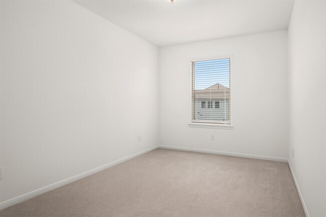 Building Photo - 7449 Hinsdale Dr