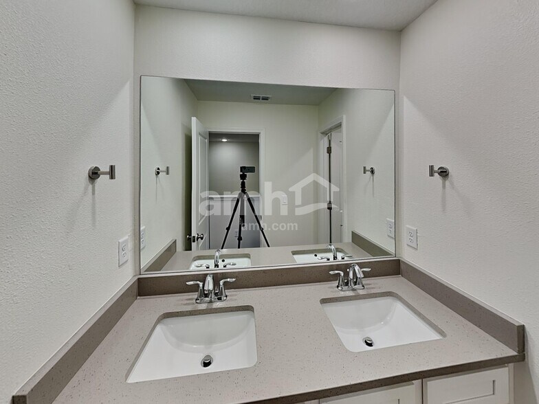 Building Photo - 2866 Alanas Mdw Wy