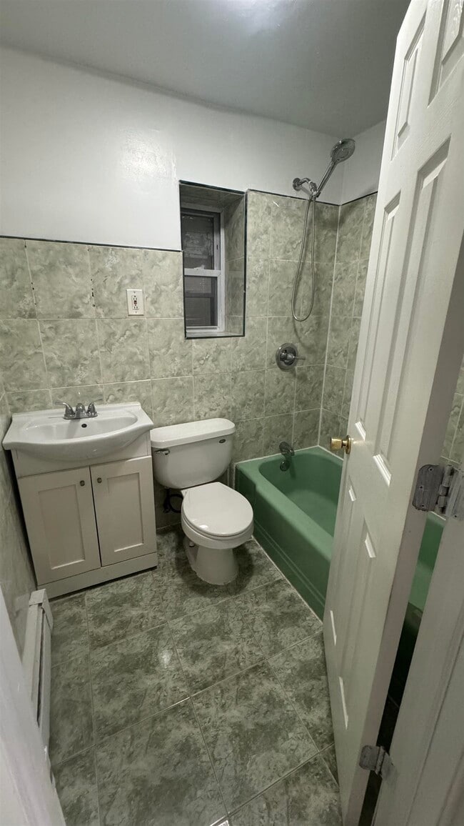 Building Photo - 89 W 21st St