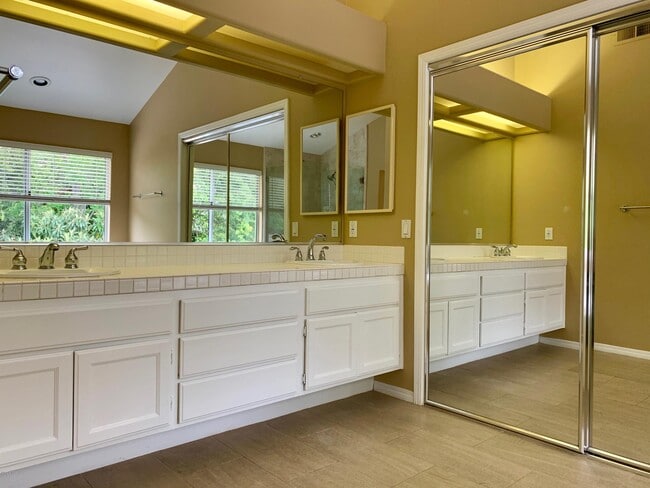 Building Photo - 2760 Irongate Pl