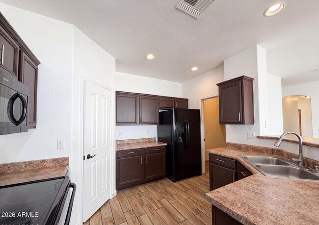 Building Photo - 606 W Beautiful Ln