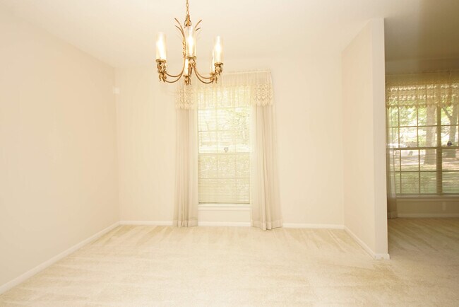 Building Photo - 18 Sherwood Rd NW