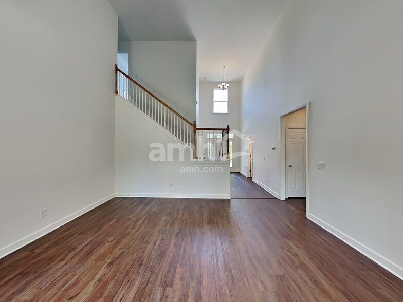 Building Photo - 2043 Keene Cir