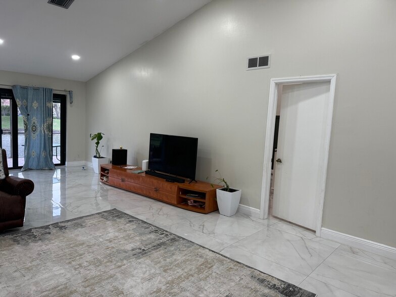Building Photo - 6420 Via Tierra