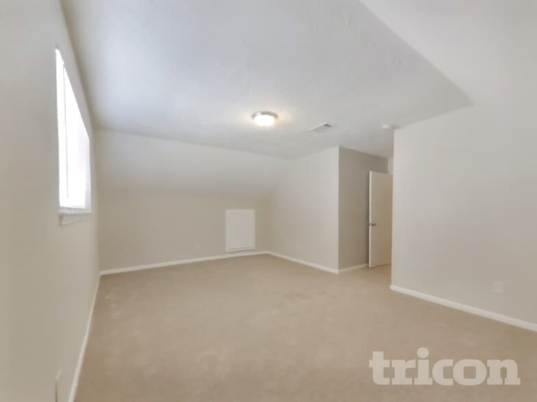 Building Photo - 12027 Arrowhead Glen Dr