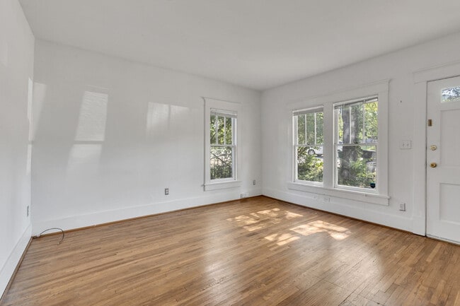 Building Photo - Charming Sylvan Park Shotgun Apartment in ...