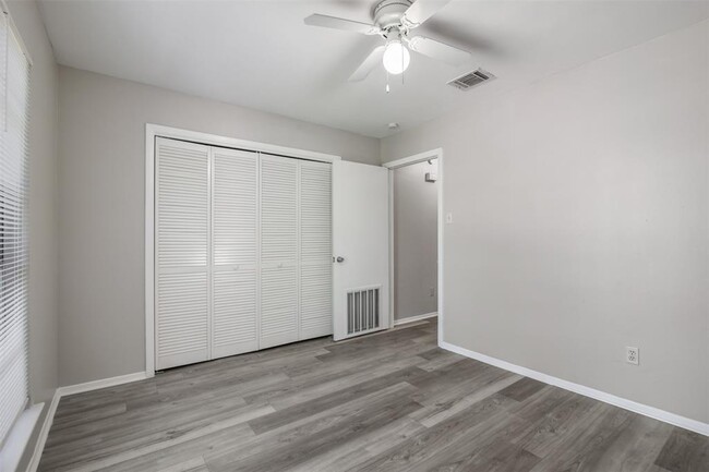 Building Photo - 10831 Sugar Hill Dr