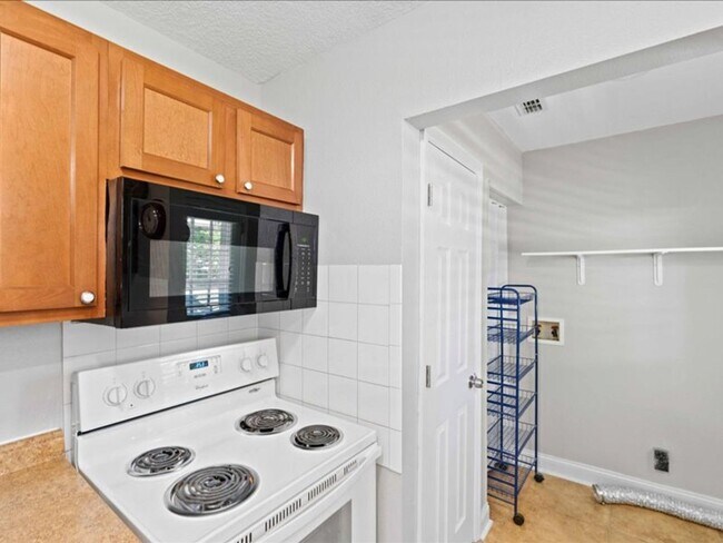 Building Photo - Charming 3 Bedroom Renovated Retreat: Cozy Home with New Upgrades in Serene Neighborhood