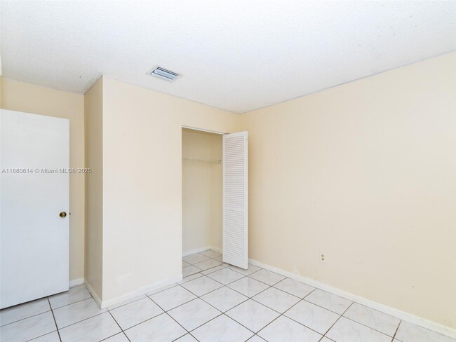 Building Photo - 9734 Hammocks Blvd