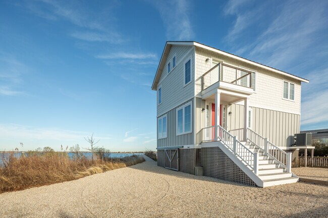 Building Photo - 1025 Flying Point Rd