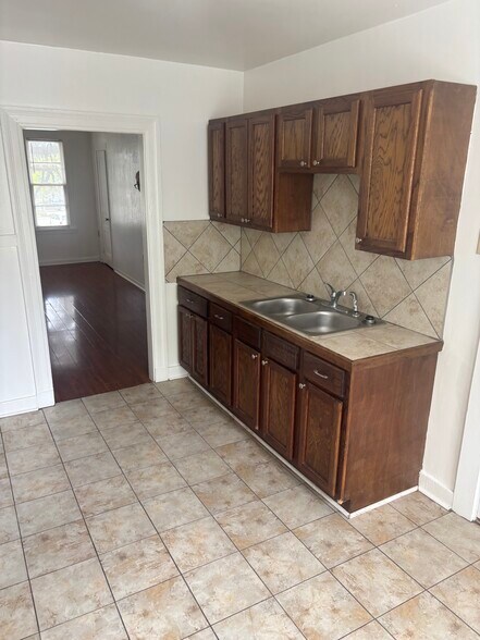 Building Photo - 2618 North Blvd