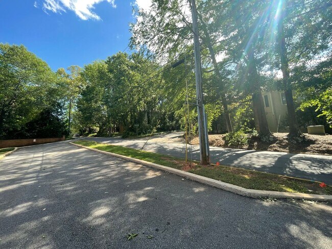 Building Photo - Williamsburg Townhome Available for Rent