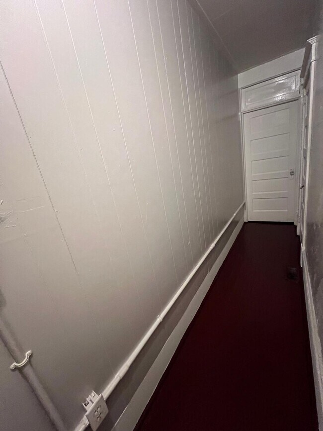 Building Photo - 804 E Pine St