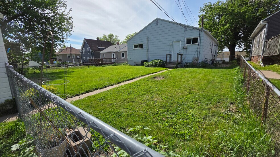 Fence Backyard - 1817 E Ave NE