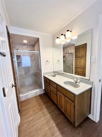 Building Photo - 6105 Paradise Dr