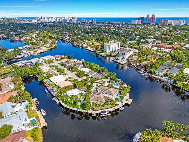 Building Photo - 1725 NE 23rd Ave