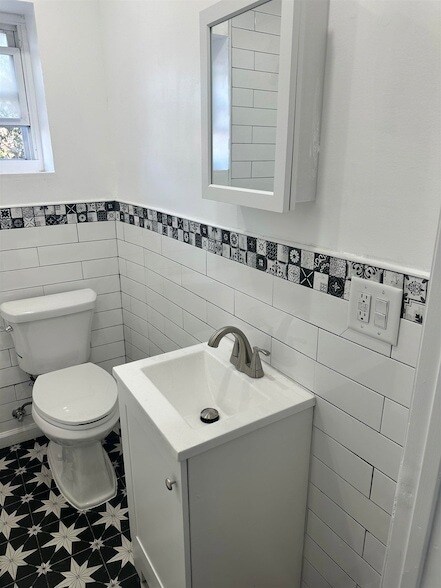 Building Photo - 340 2nd St