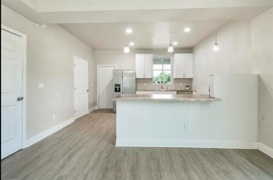 Building Photo - 641 Cathedral Pl