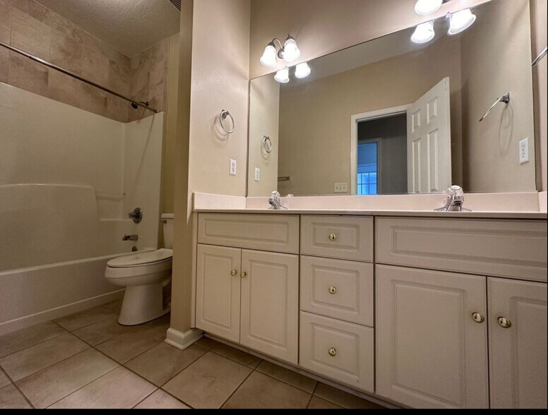 Building Photo - 297 High Chaparral Dr