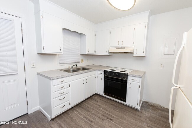 Building Photo - 318 Richlands Ave