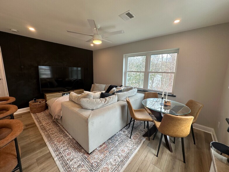 Building Photo - 15 Morton Ave