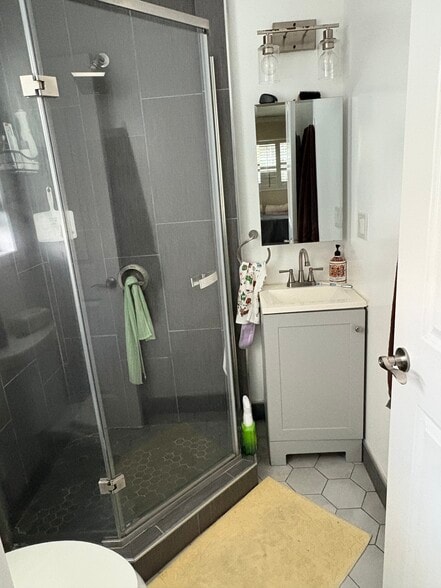 Building Photo - 2405 Perkins Ln