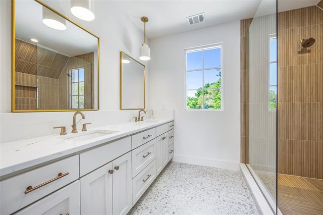 Building Photo - 2212 Ridge Crest Dr