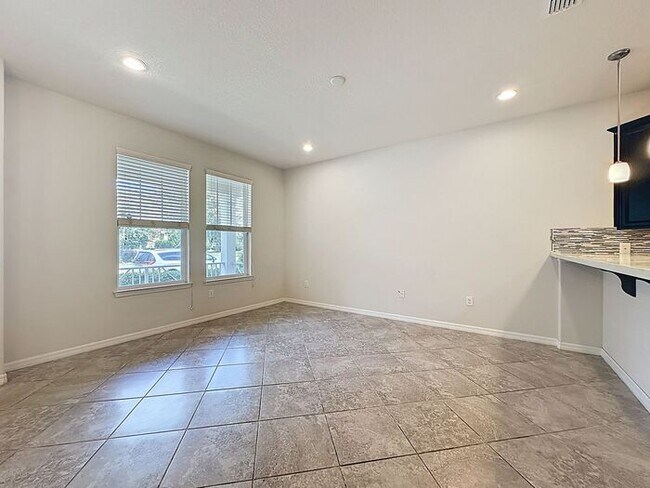Building Photo - Spacious Townhome for Rent in Tapestry