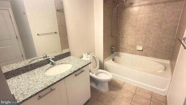 Building Photo - 5750 Bou Ave