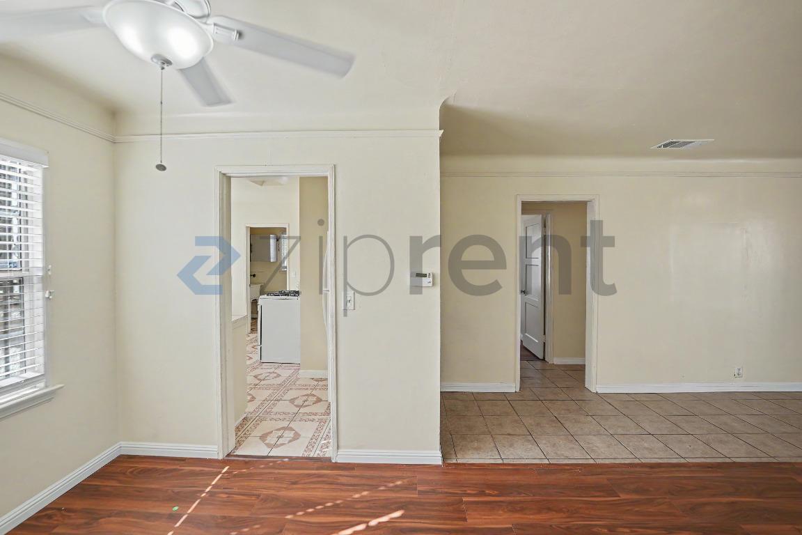 Building Photo - Unit