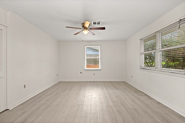 Building Photo - 8955 Alma Dr