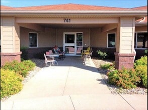 Building Photo - 741 Streeter Dr