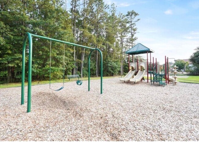 Building Photo - Beautifully designed end unit townhome Available 1/6/26