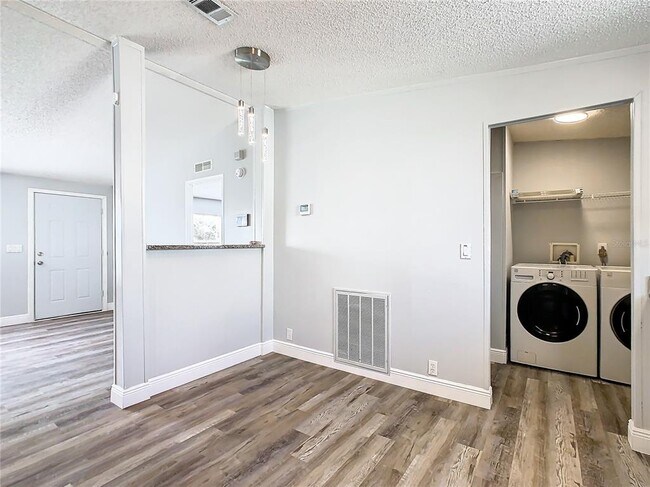 Building Photo - 318 San Pablo Cir