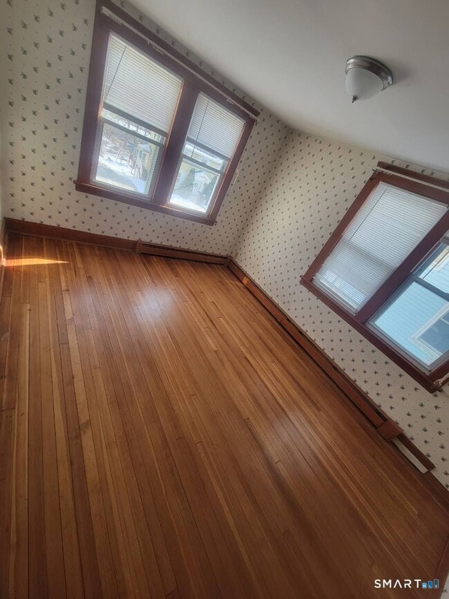 Building Photo - 320 Olivia St