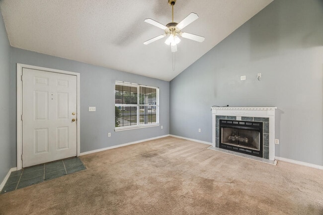 Building Photo - 15 Flora Cove