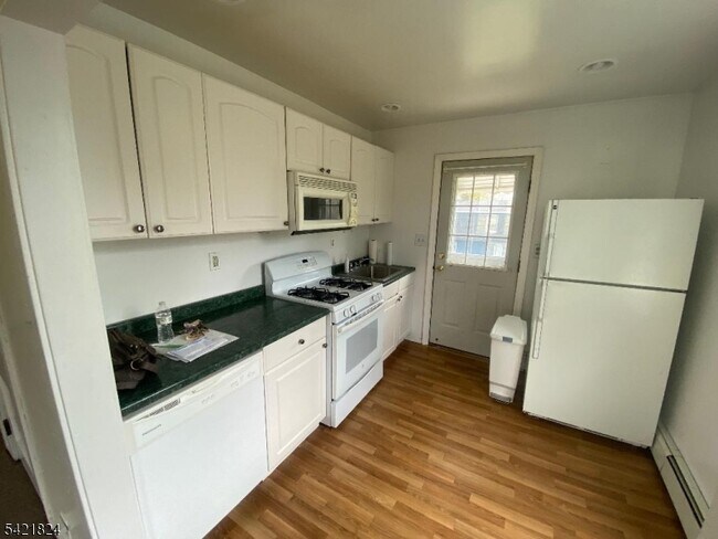 Building Photo - 15 Claverack Rd