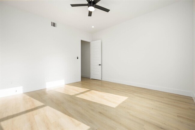 Building Photo - 2115 Dan St