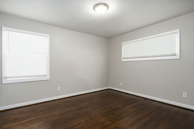 Building Photo - 1236 Oakwood St