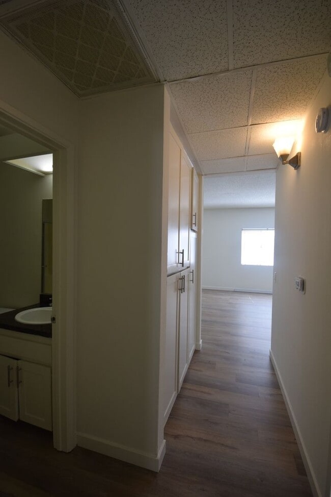 Building Photo - 11315 Moorpark St