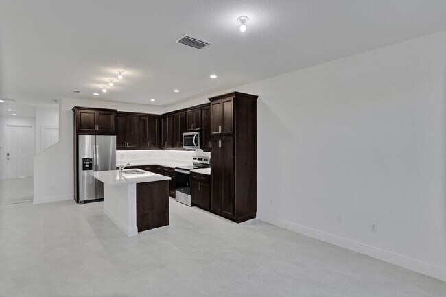 Building Photo - 585 Sanderling Cir