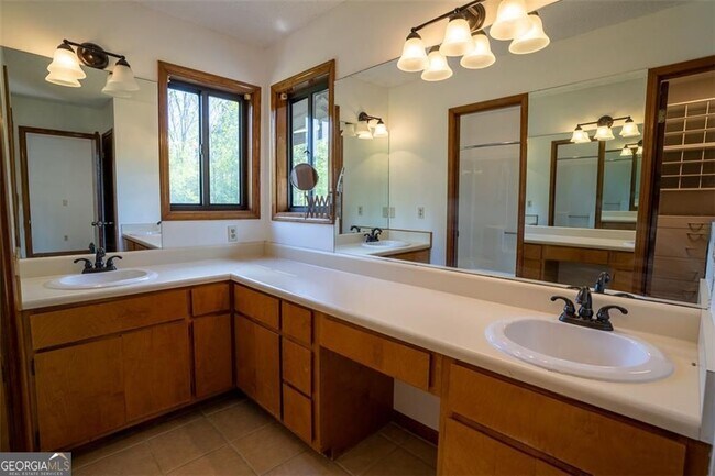 Building Photo - 1540 Magnolia Pl