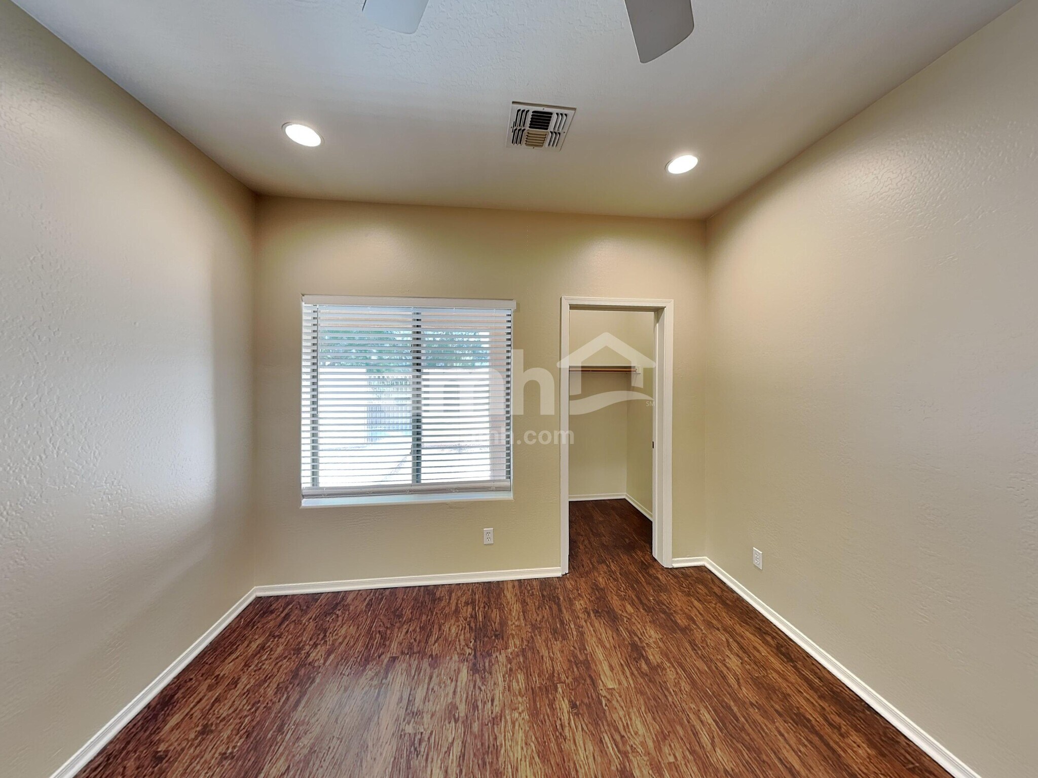 Building Photo - 8940 W Olive Ave