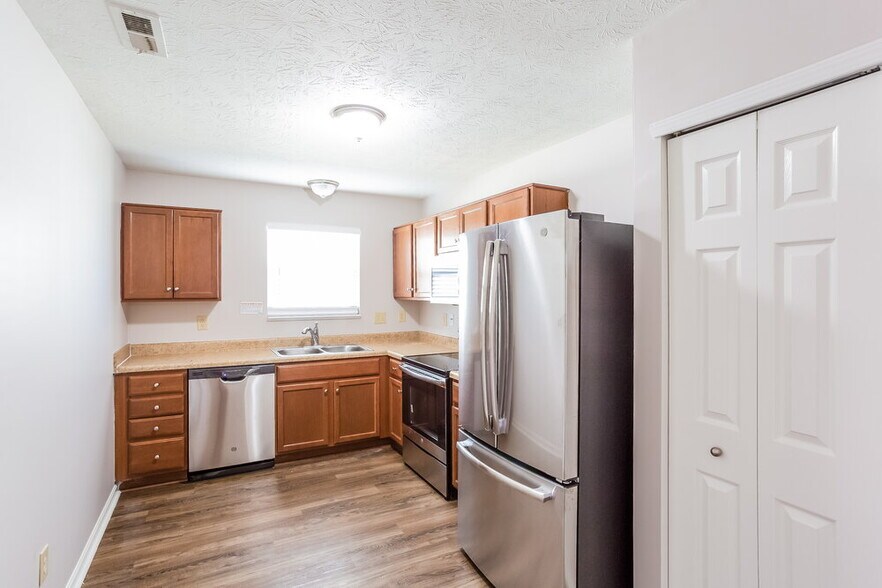 Building Photo - 11550 Ross Common Dr