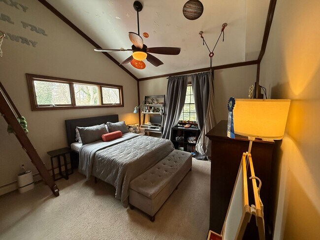 Building Photo - Spectacular 3 Bed/2.5 Bath Colonial in Freeport!