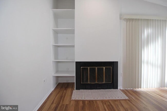 Building Photo - 1956 Villaridge Dr