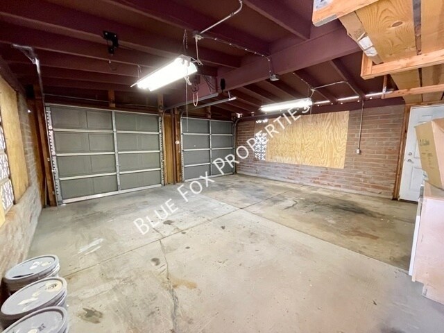 Building Photo - 729 N Alamo Ave