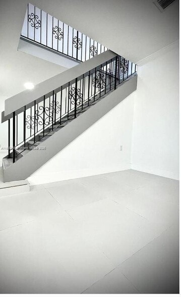 Building Photo - 2324 SW 57th Ct